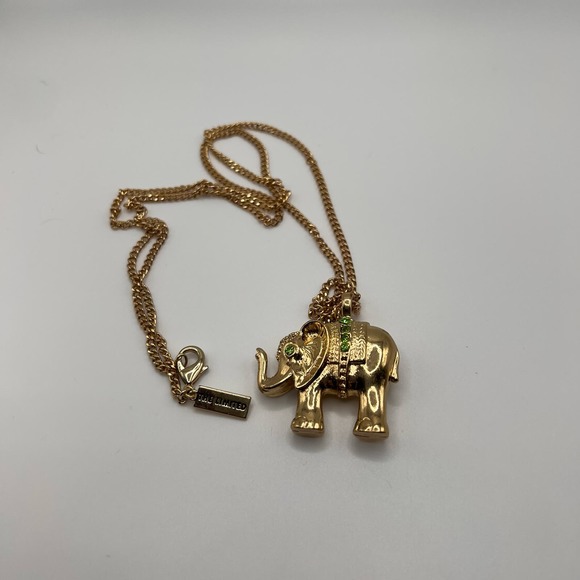 The Limited Jewelry - Gold elephant necklace with green stones